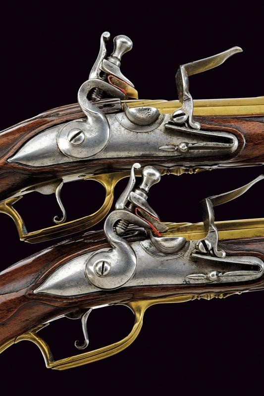 Paio di Eleganti Pistole a Pietra Focaia da Marina