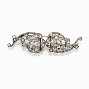 A 18K white gold and diamond brooch