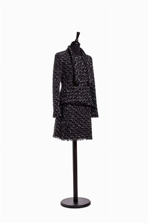 Suit with skirt
