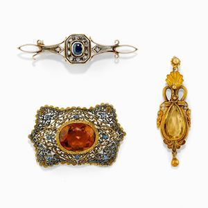 Three 18K yellow gold, silver, sapphire, quartz and diamond brooches