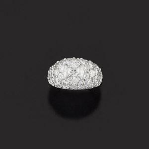Anello in oro bianco 18K e diamanti taglio brillante e navette ct 4,70