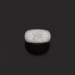 Anello in oro bianco 18K e diamanti taglio brillante