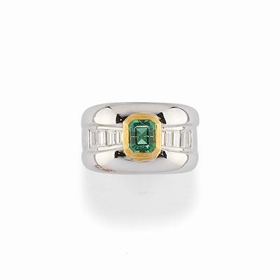 Anello in oro bicolore 18K con smeraldo e diamanti
