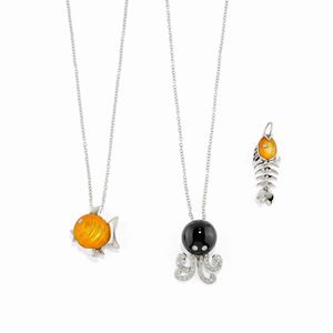 Lot of 18K white gold, onyx, mother-of-pearl and diamond jewels