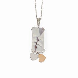 Lot of 18K two-color gold, mother-of-pearl, cameo and diamond necklace and ring.