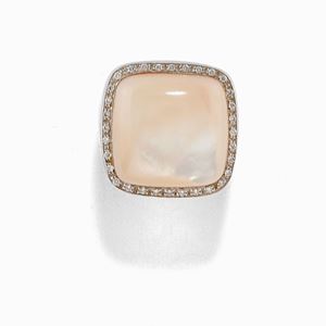 A 18K white gold, mother-of-pearl and diamond ring