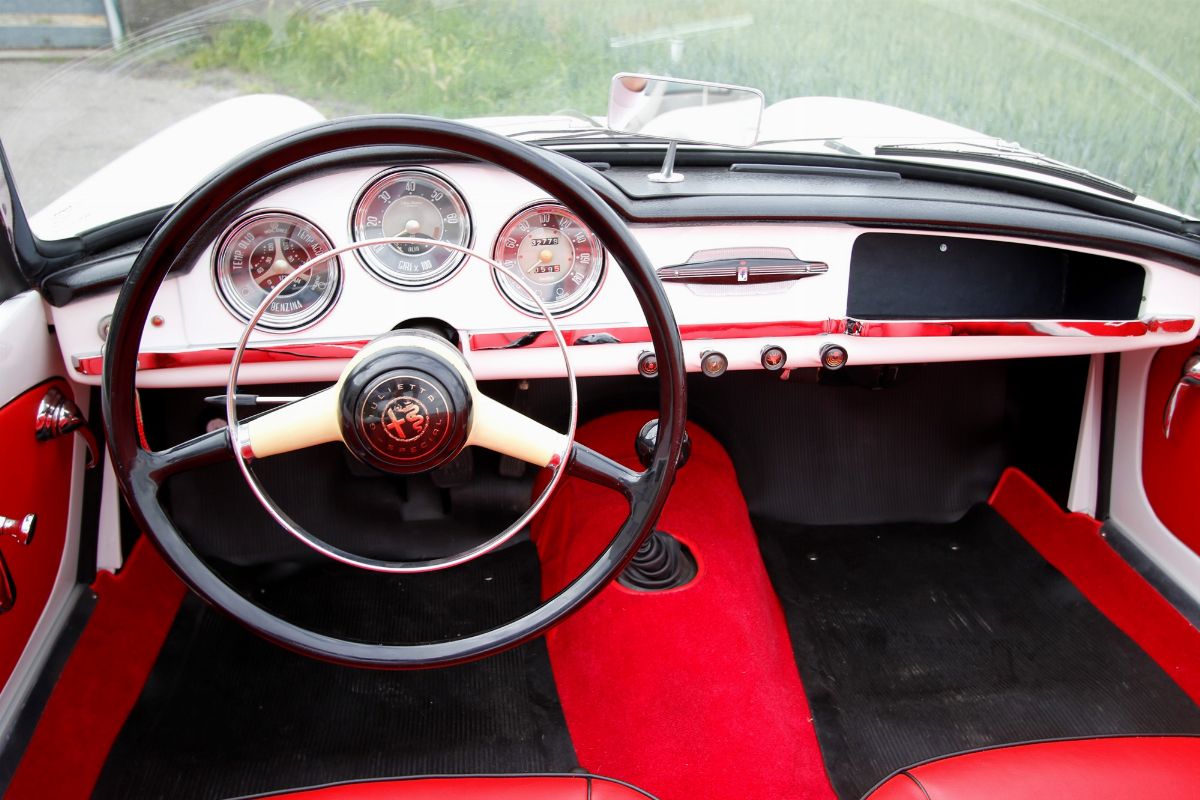 Alfa Romeo - Giulietta Spider (pinin Farina)