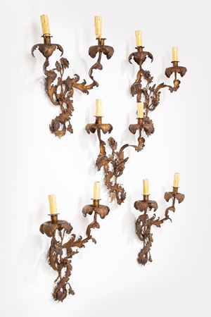 Cinque appliques a due luci in ferro battuto