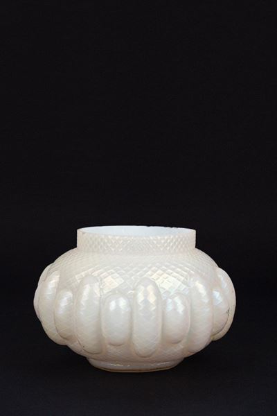 Vaso di Forma Circolare in Vetro Bianco Baccellato