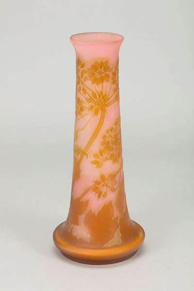 Vaso a Forma di Tronco di Cono, con Corpo Appiattito e Collo Svasato