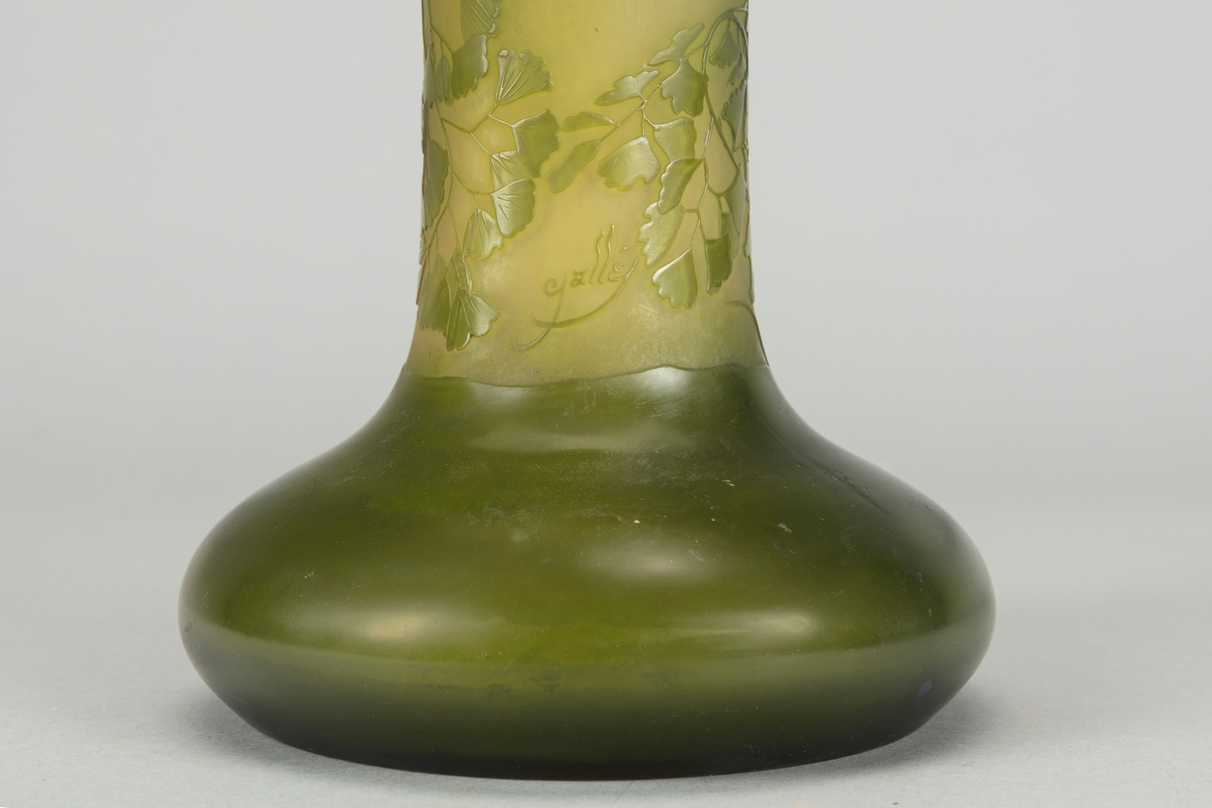 Émile Gallé - Grande Vaso con Base a Bulbo