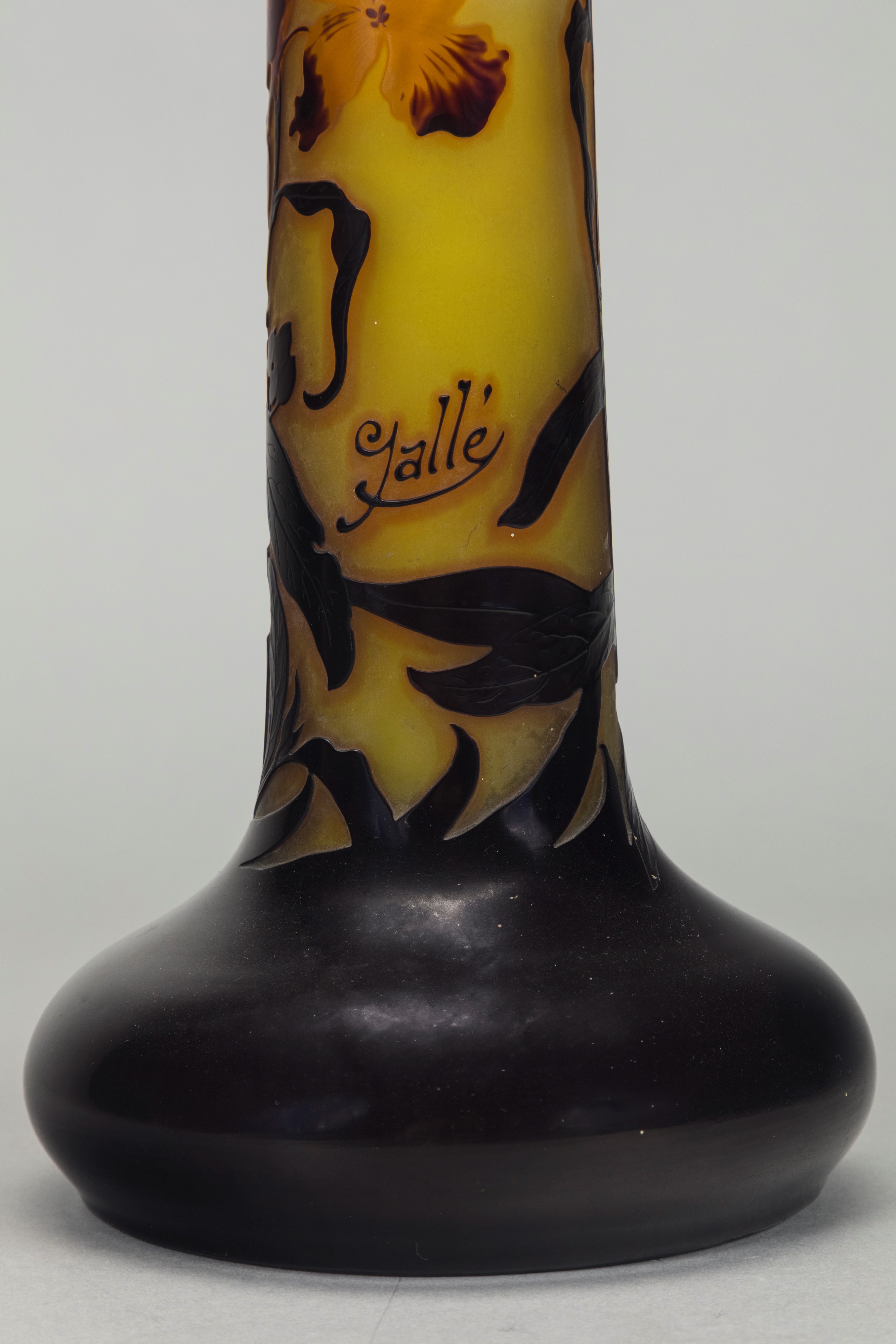 Émile Gallé - Grande Vaso con Base a Bulbo