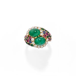 Anello con smeraldi e pietre di colore
