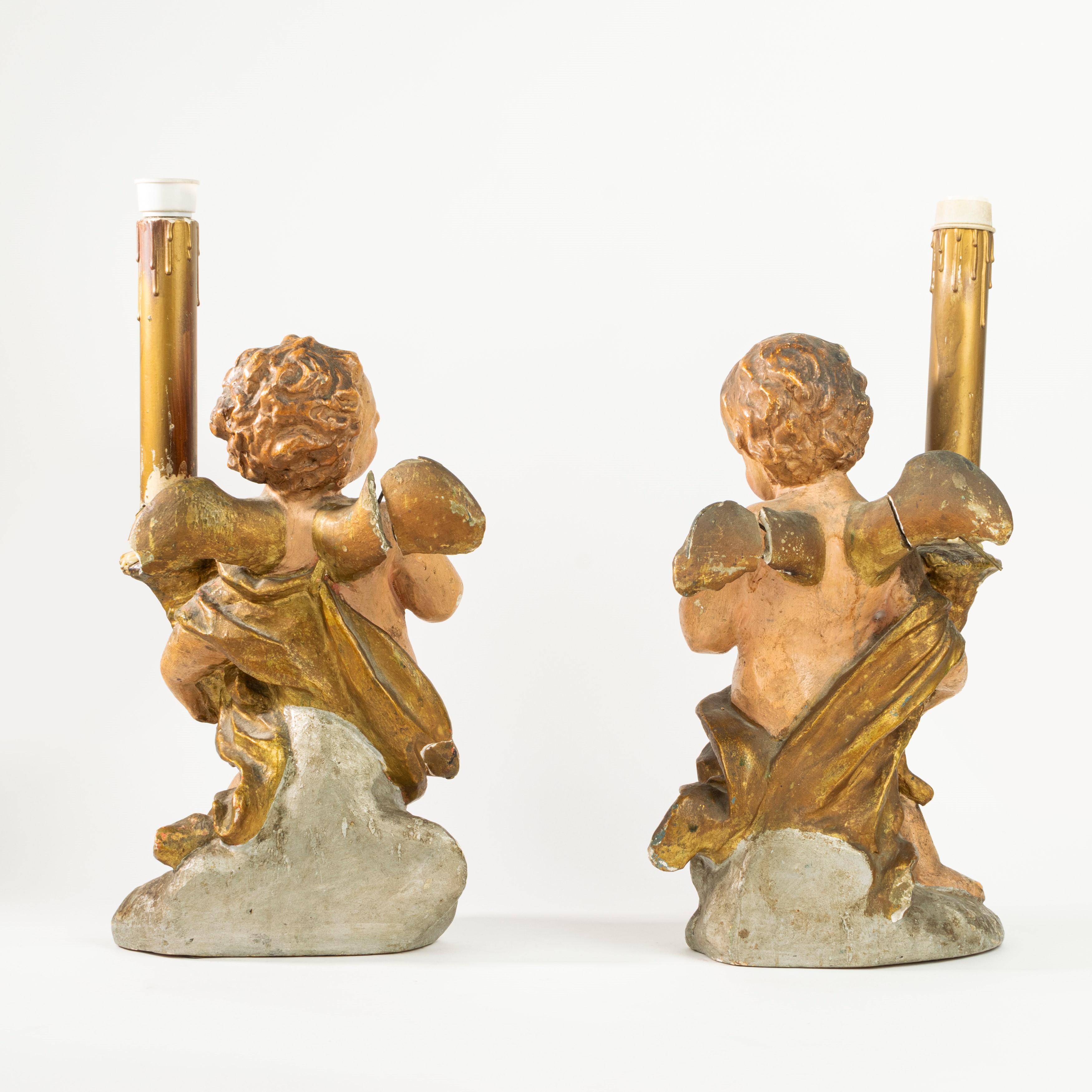 Coppia di Antichi Angeli Reggi Torcia in Terracotta Dipinta in Policromia