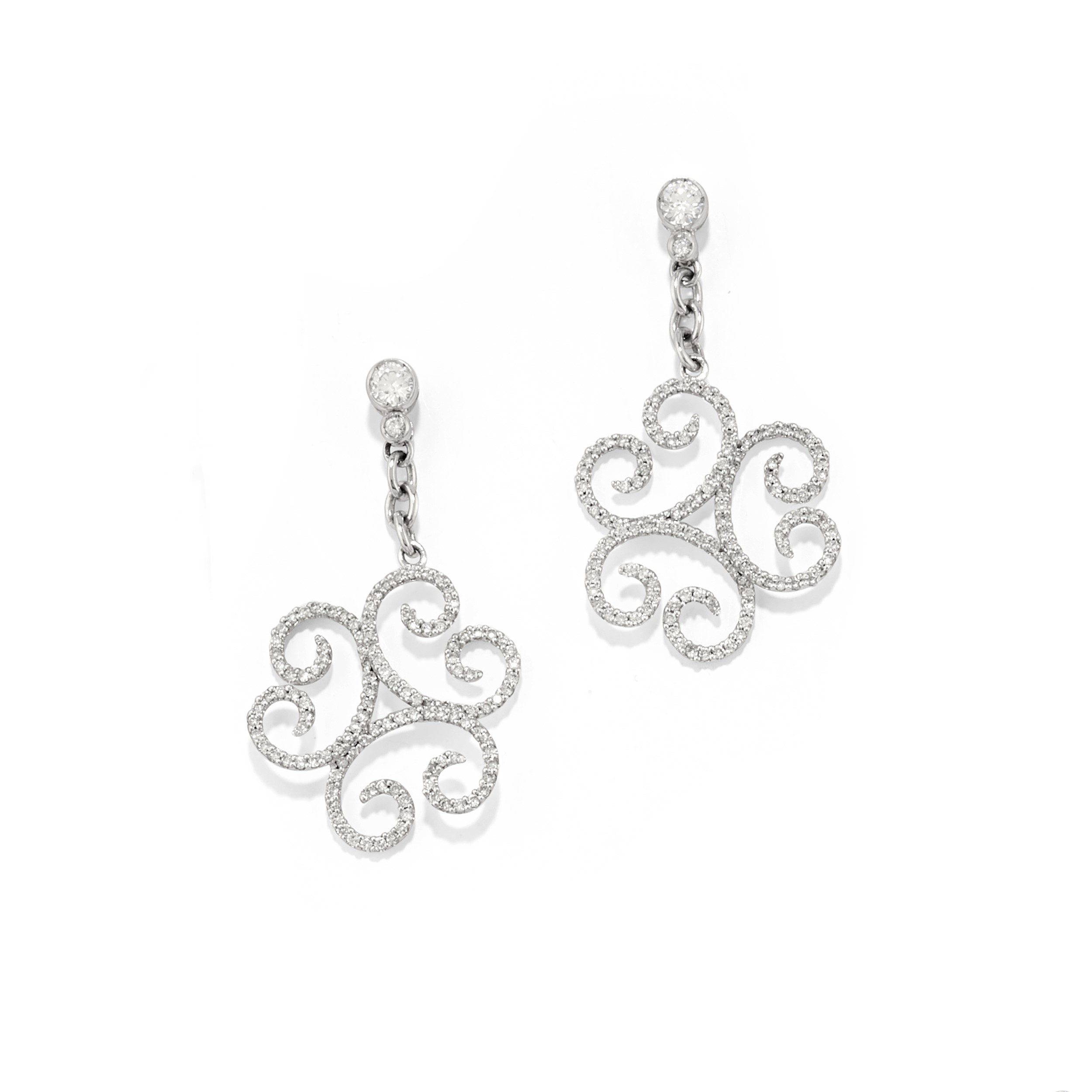 Orecchini e Anello con Diamanti