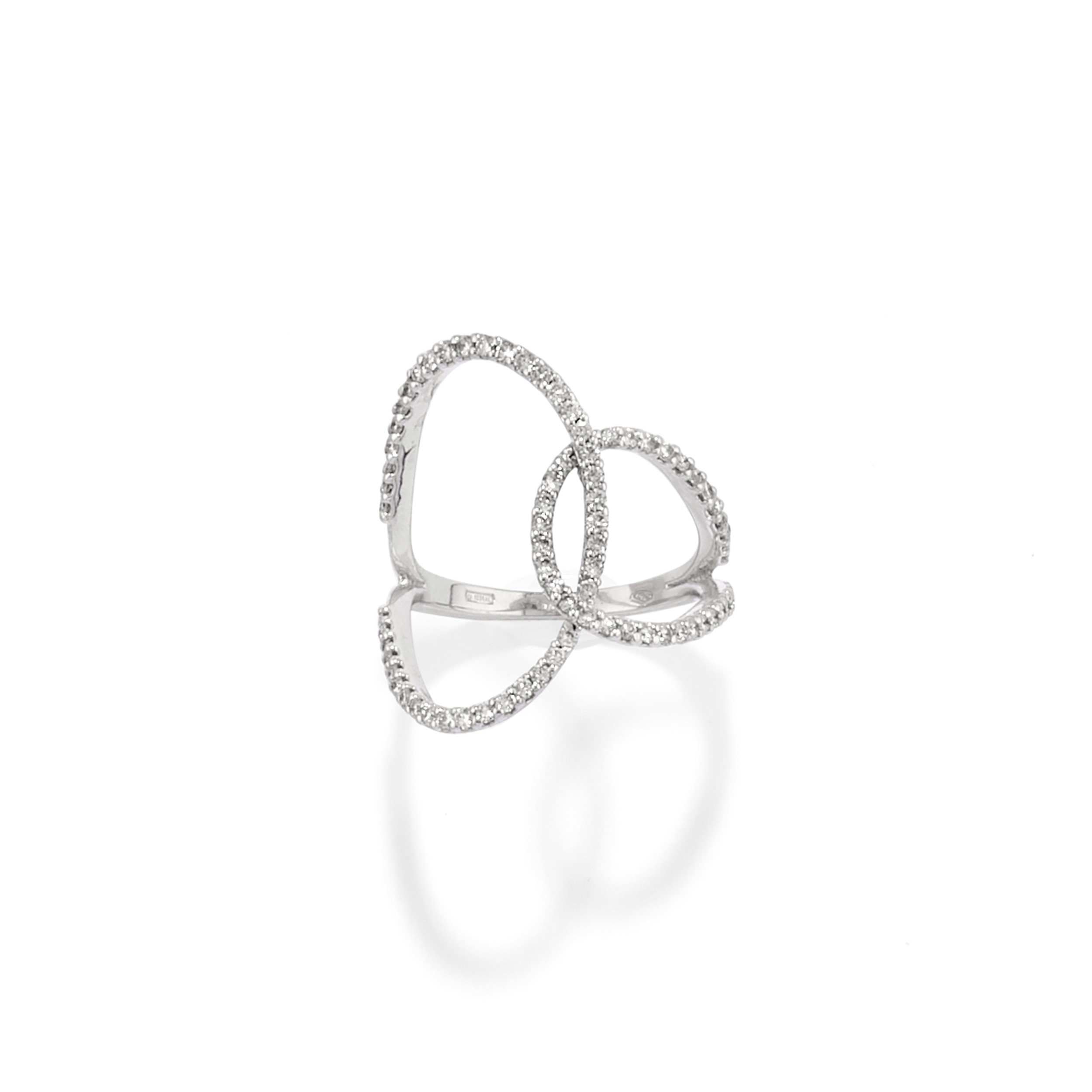 Orecchini e Anello con Diamanti