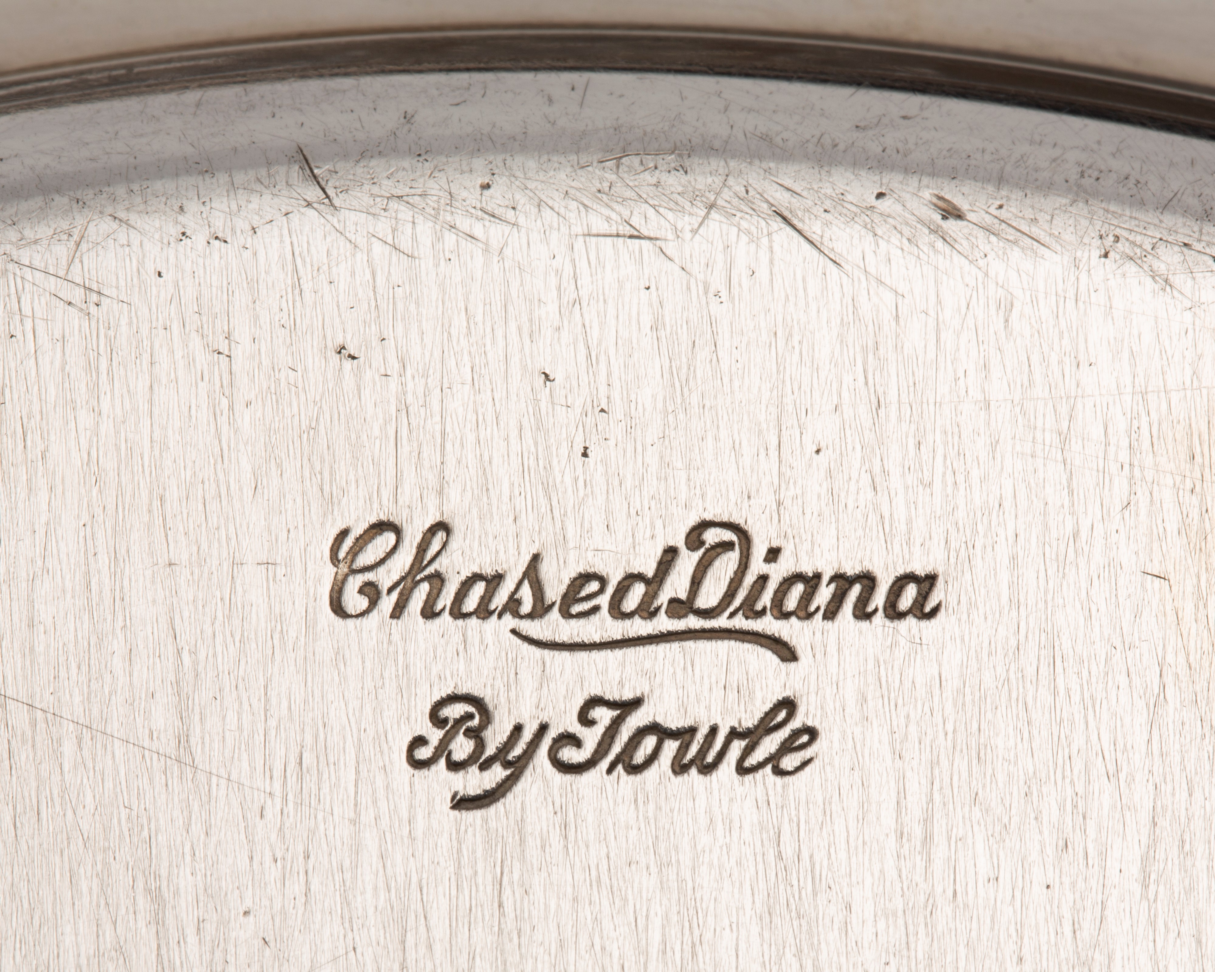 Otto sottopiatti, Chased Diana