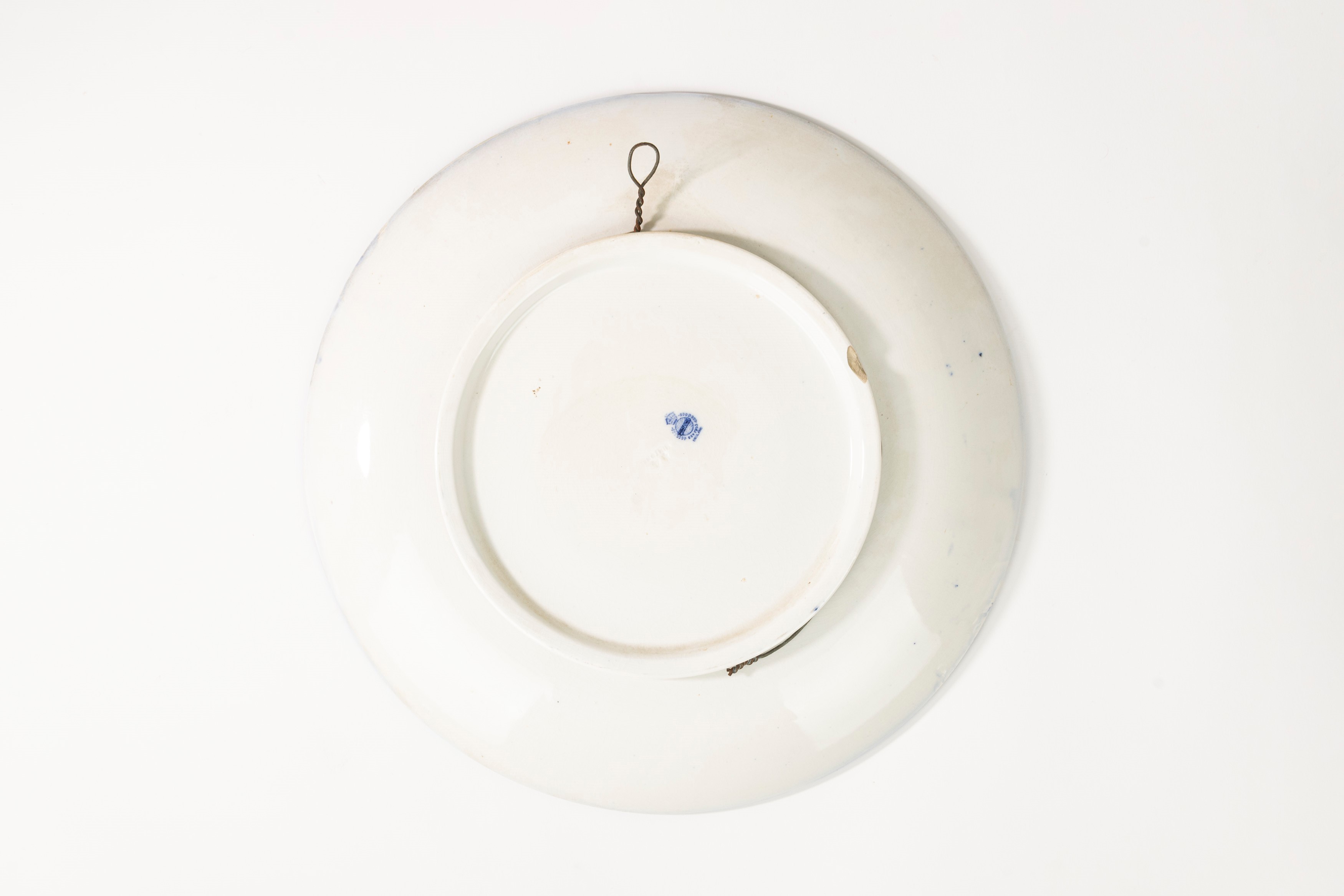 Lotto composto da tre oggetti in porcellana di manifatture differenti