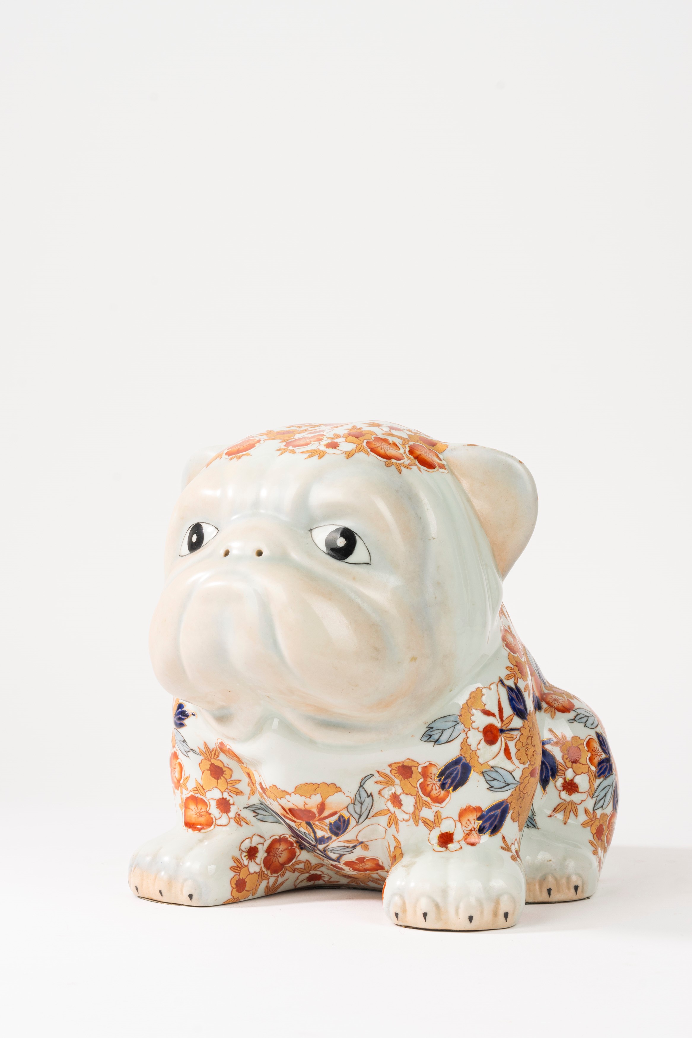 Lotto composto da tre oggetti in porcellana di manifatture differenti