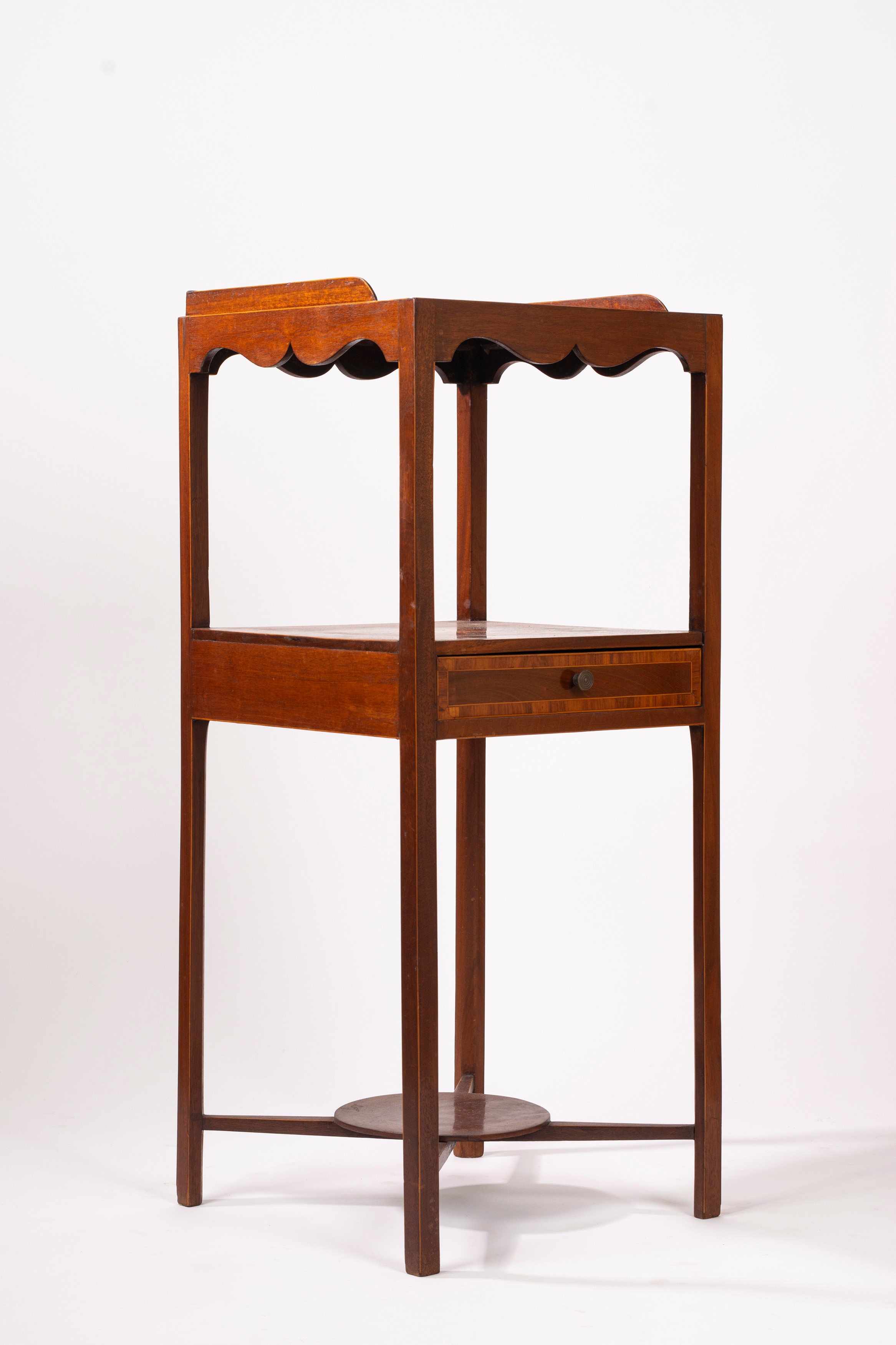 Tavolino lastronato, filettato e intarsiato, secolo XIX