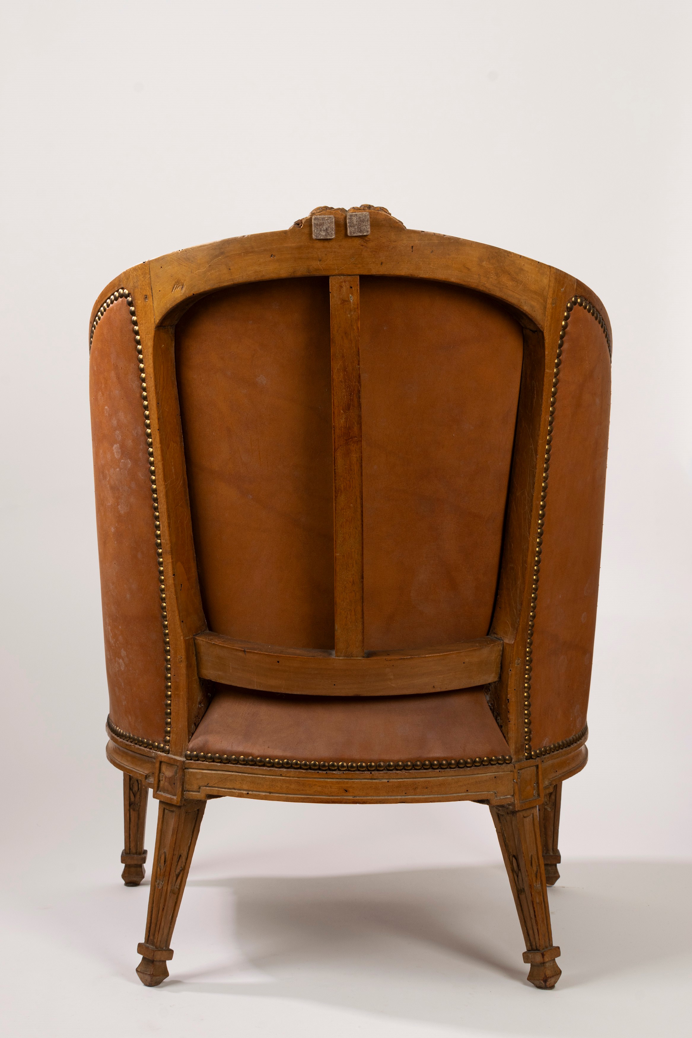 Coppia di antiche poltrone in legno intagliato