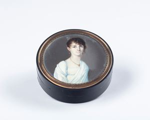 Tortoiseshell circular snuff box. France, first half of the 19th century