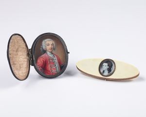 A ivory miniature (cm 7x5) and an ivory box with gold mounts, miniature on the cover and mirror inside (cm 10x3,3x1), 18th/19th century