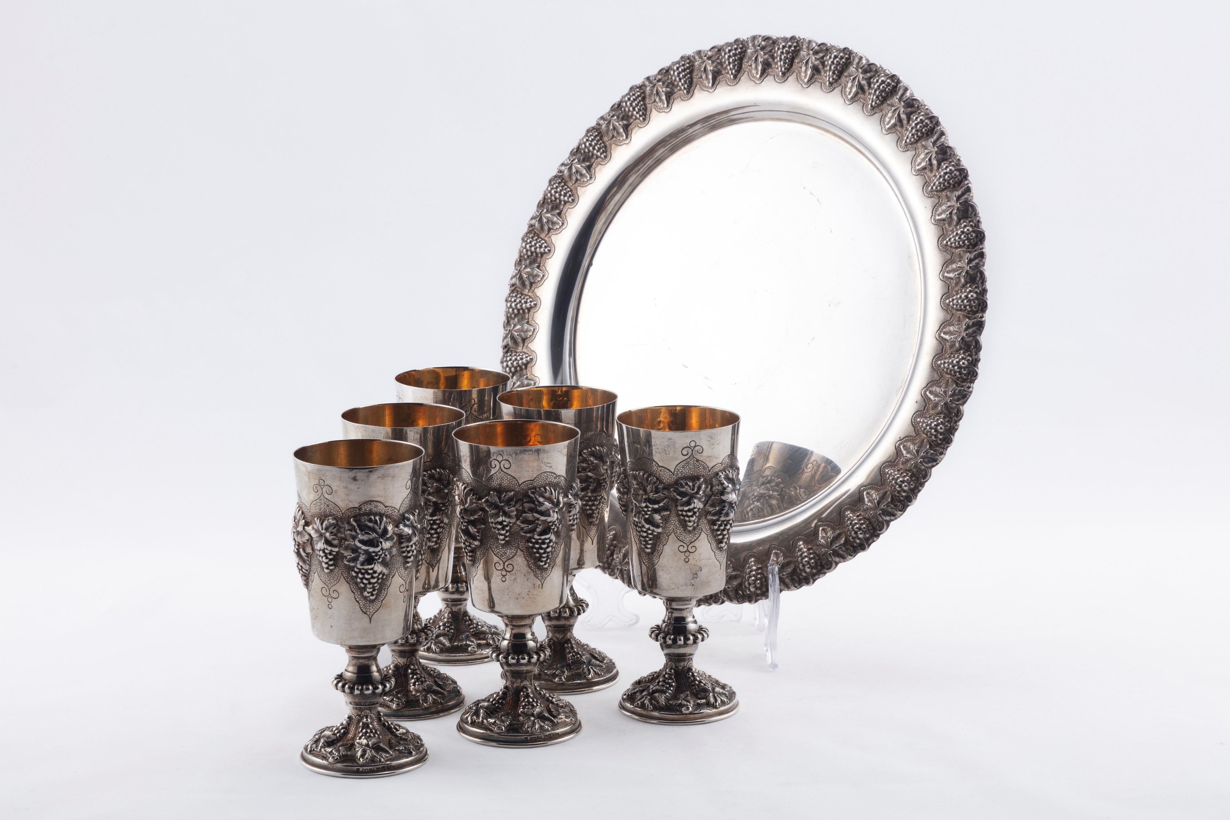 Sei calici con vassoio