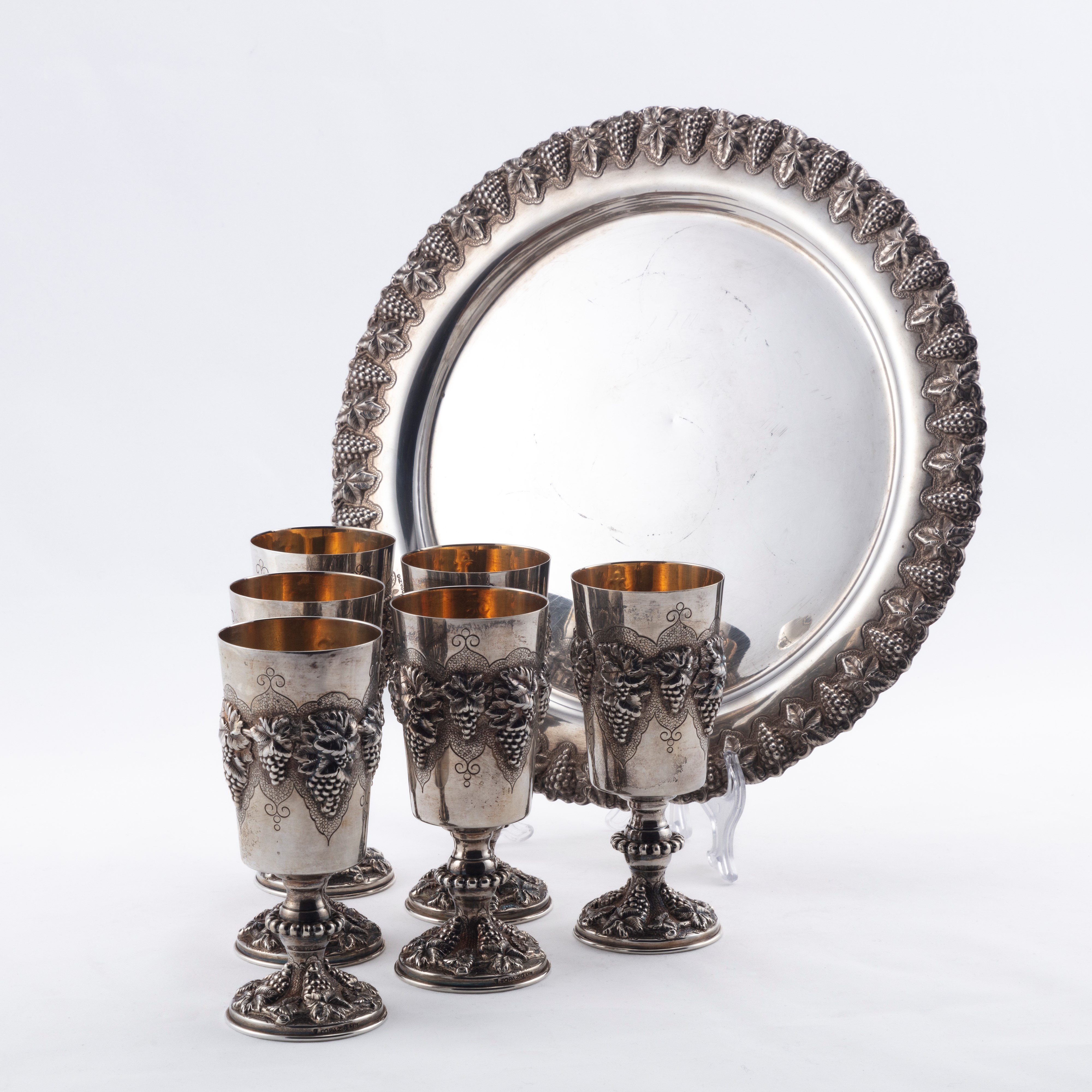 Sei calici con vassoio