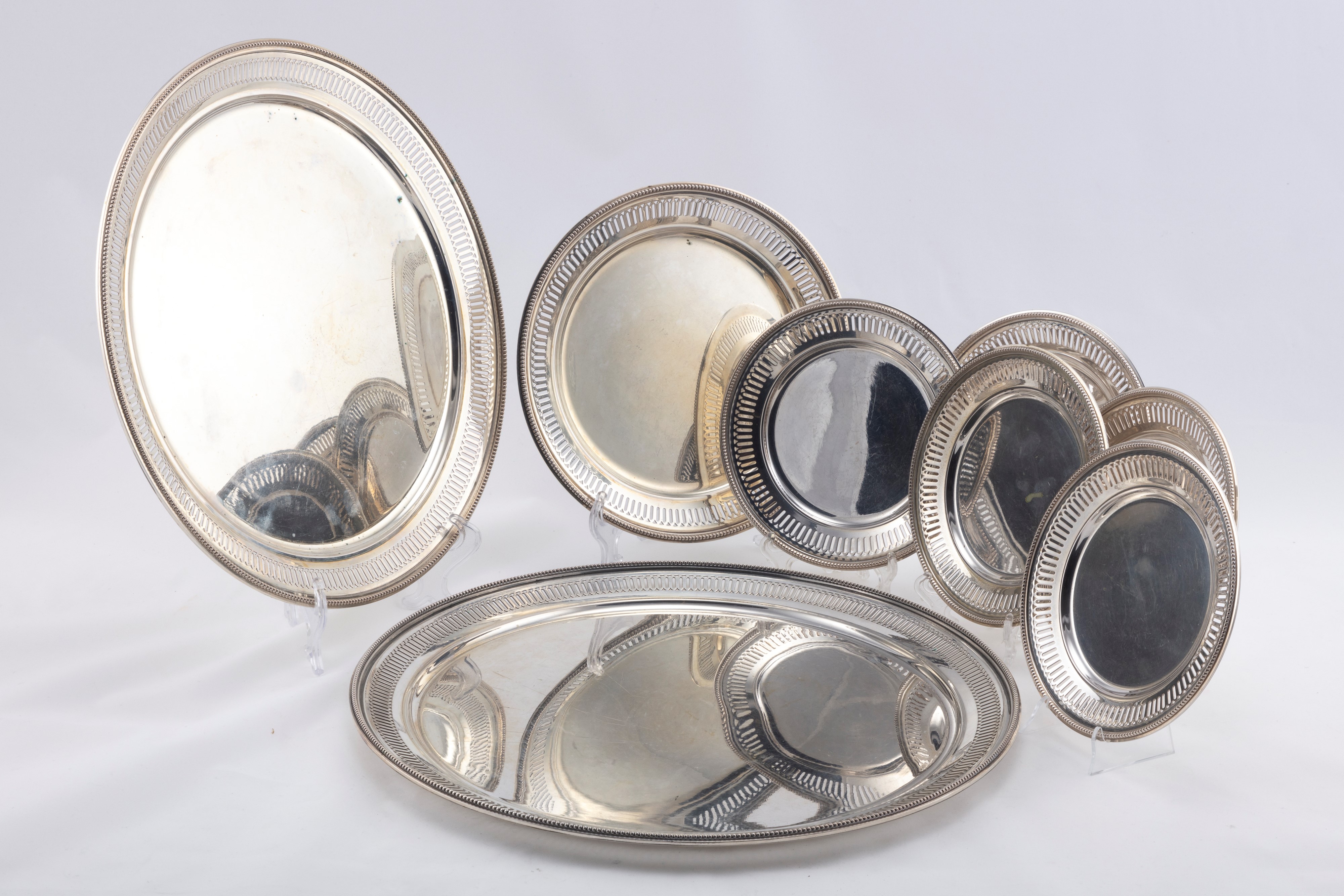 Lotto di otto piatti