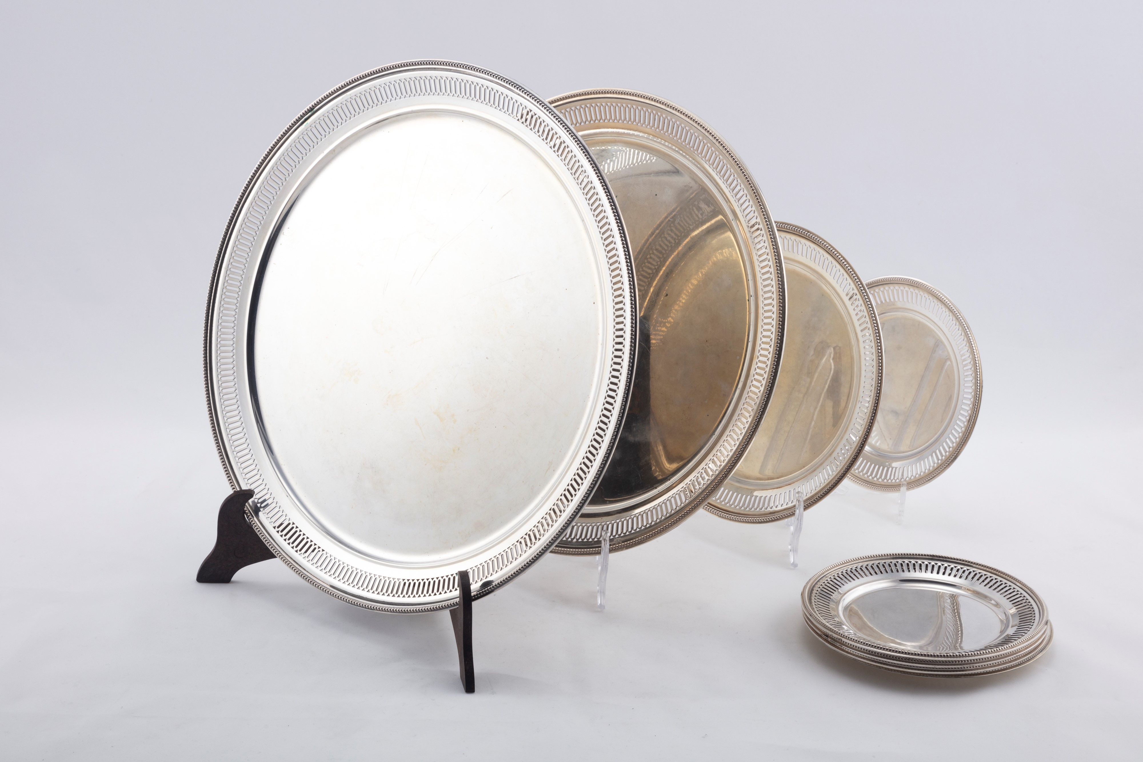 Lotto di otto piatti