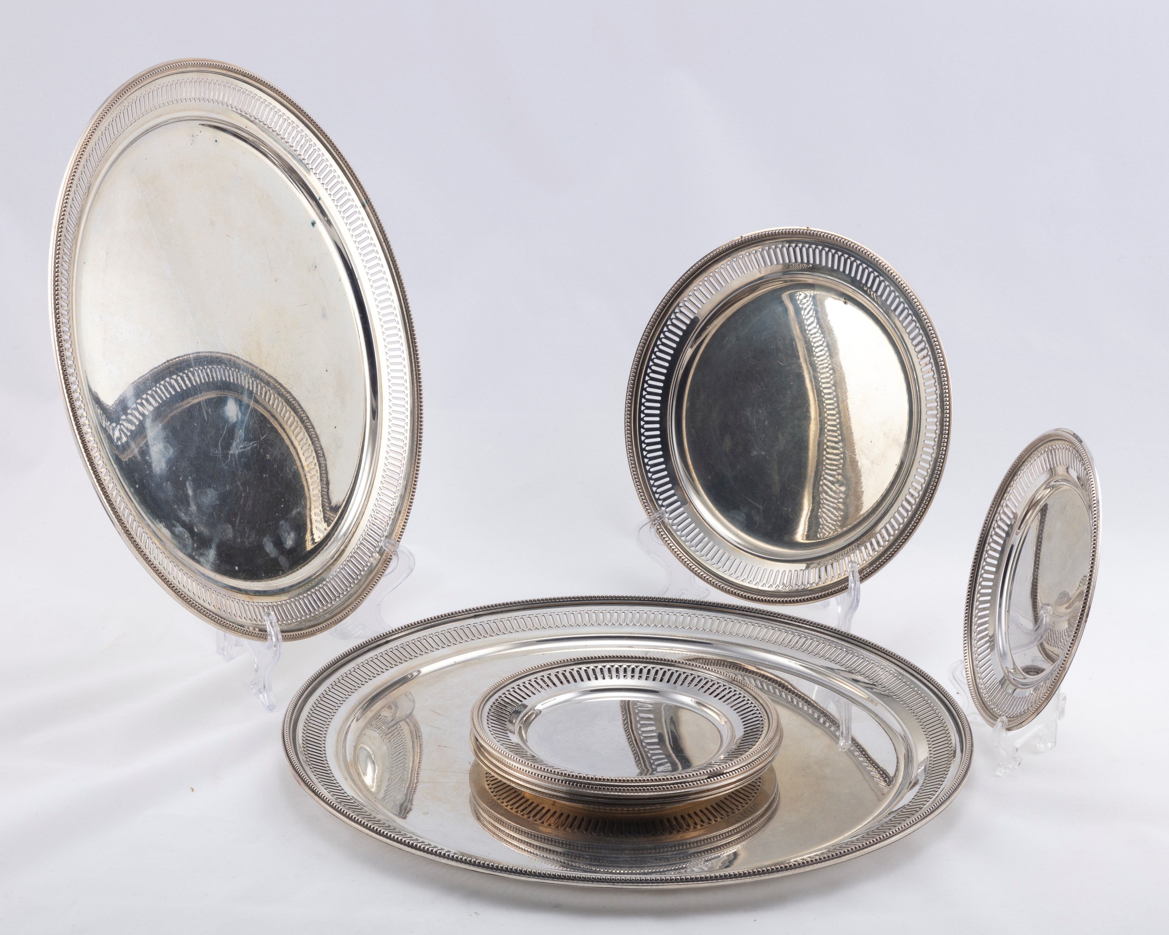 Lotto di otto piatti