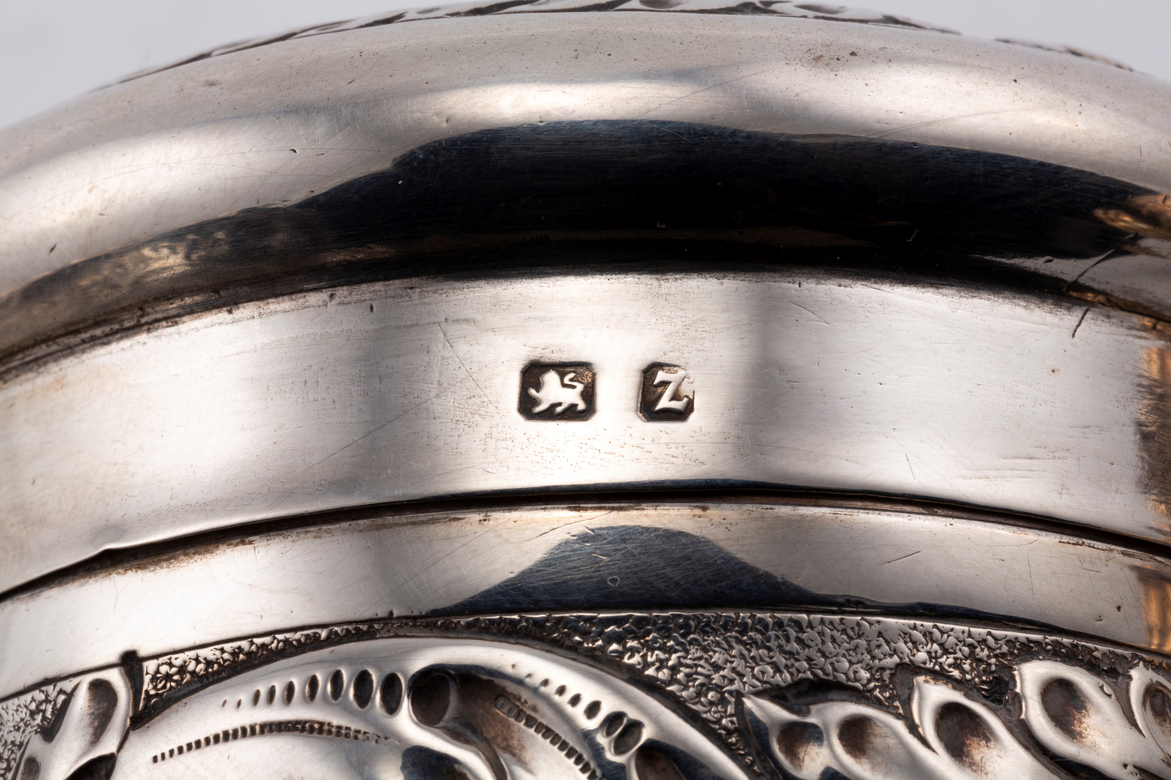 Lotto di quattro oggetti