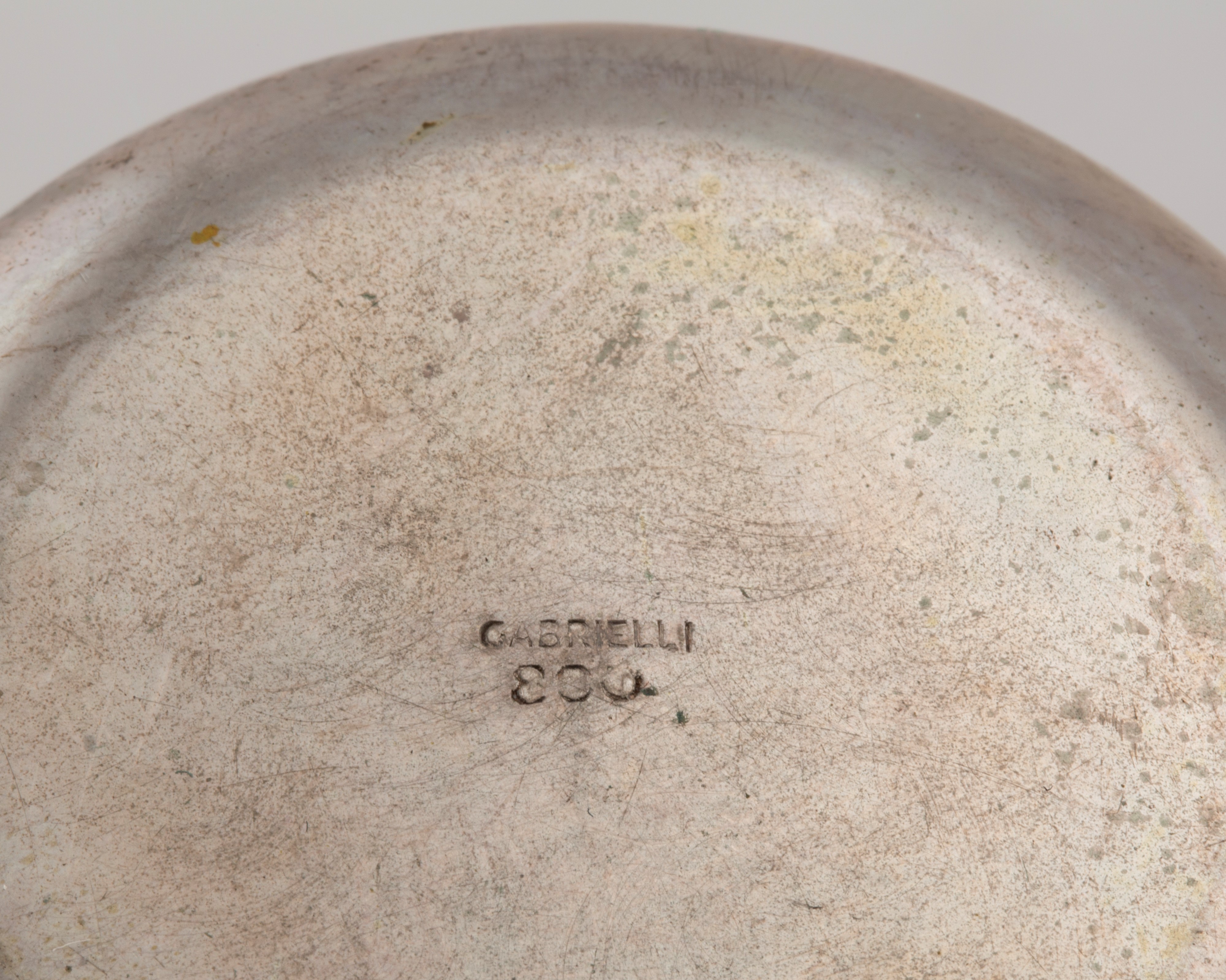 Lotto di tredici oggetti da scrivania