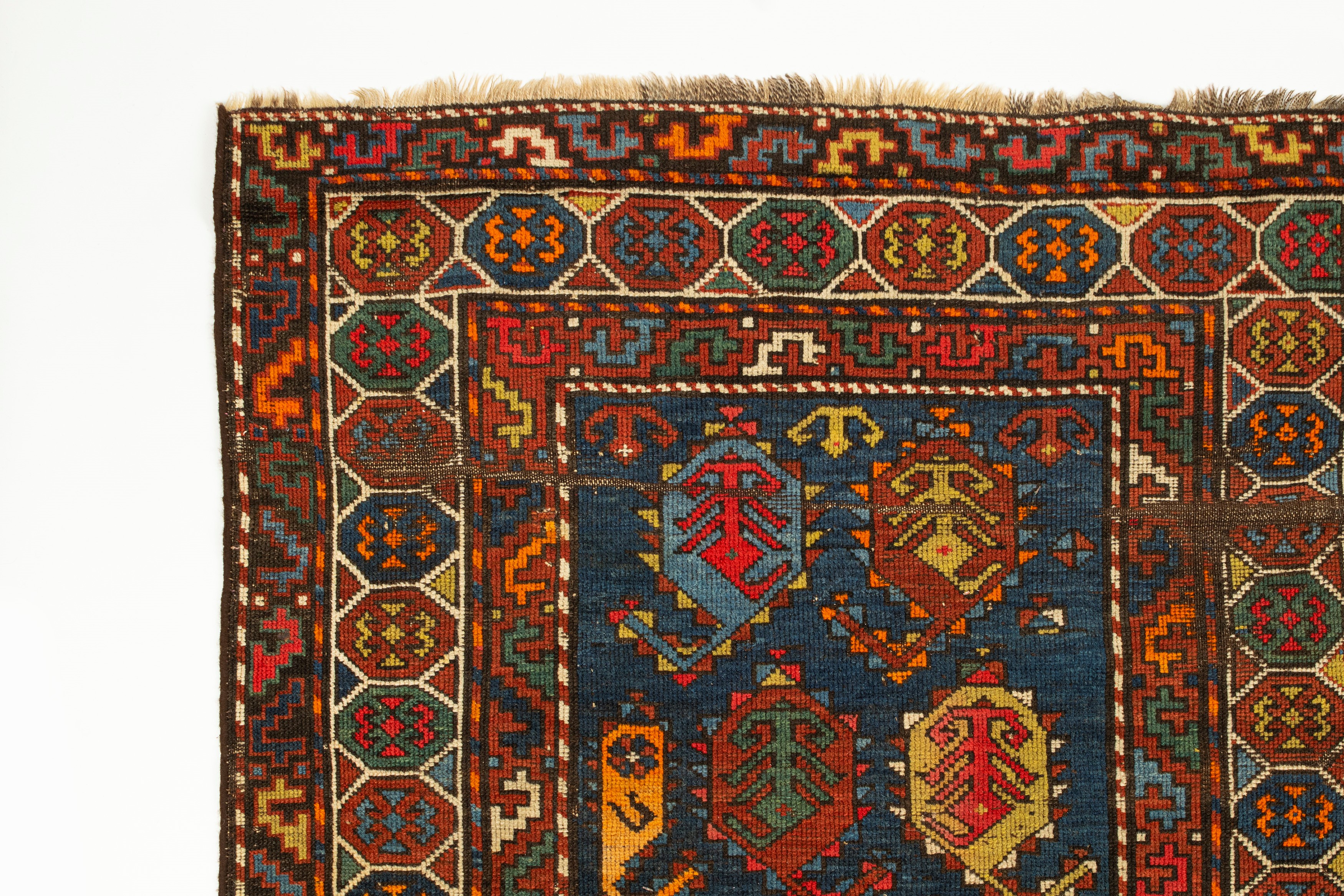 Lotto composto da quattro tappeti, di cui tre Kilim