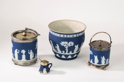Lotto Composto da Quattro Oggetti di Manifattura Wedgwood, Secolo XX