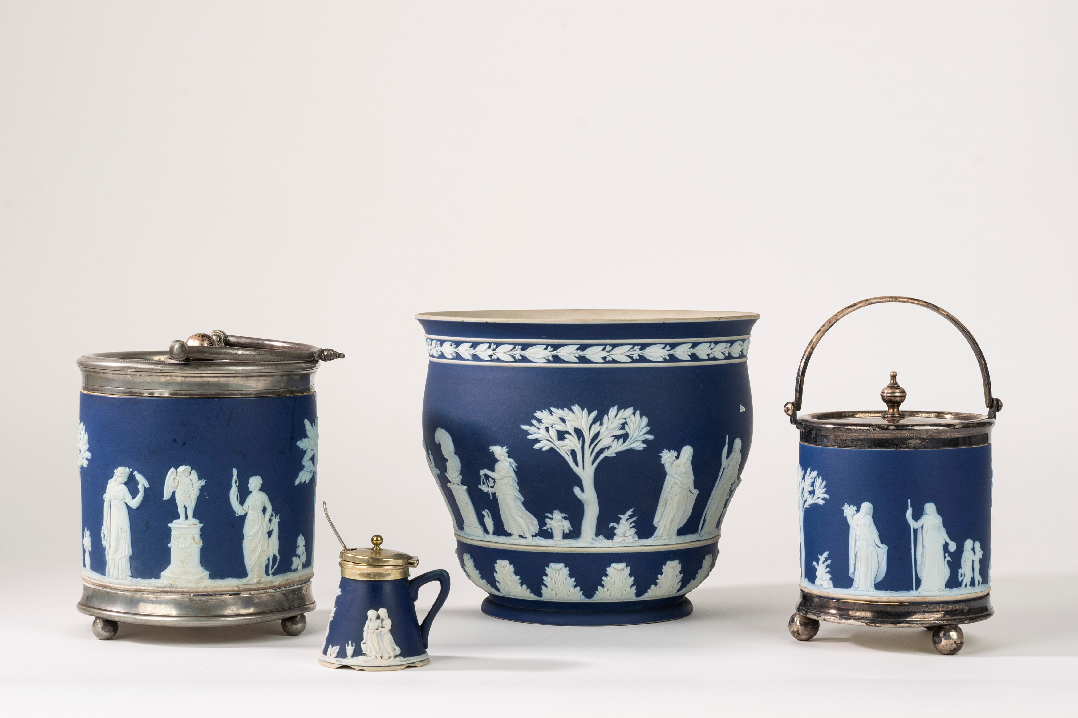 Lotto Composto da Quattro Oggetti di Manifattura Wedgwood, Secolo XX