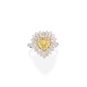 Anello con zaffiro giallo
