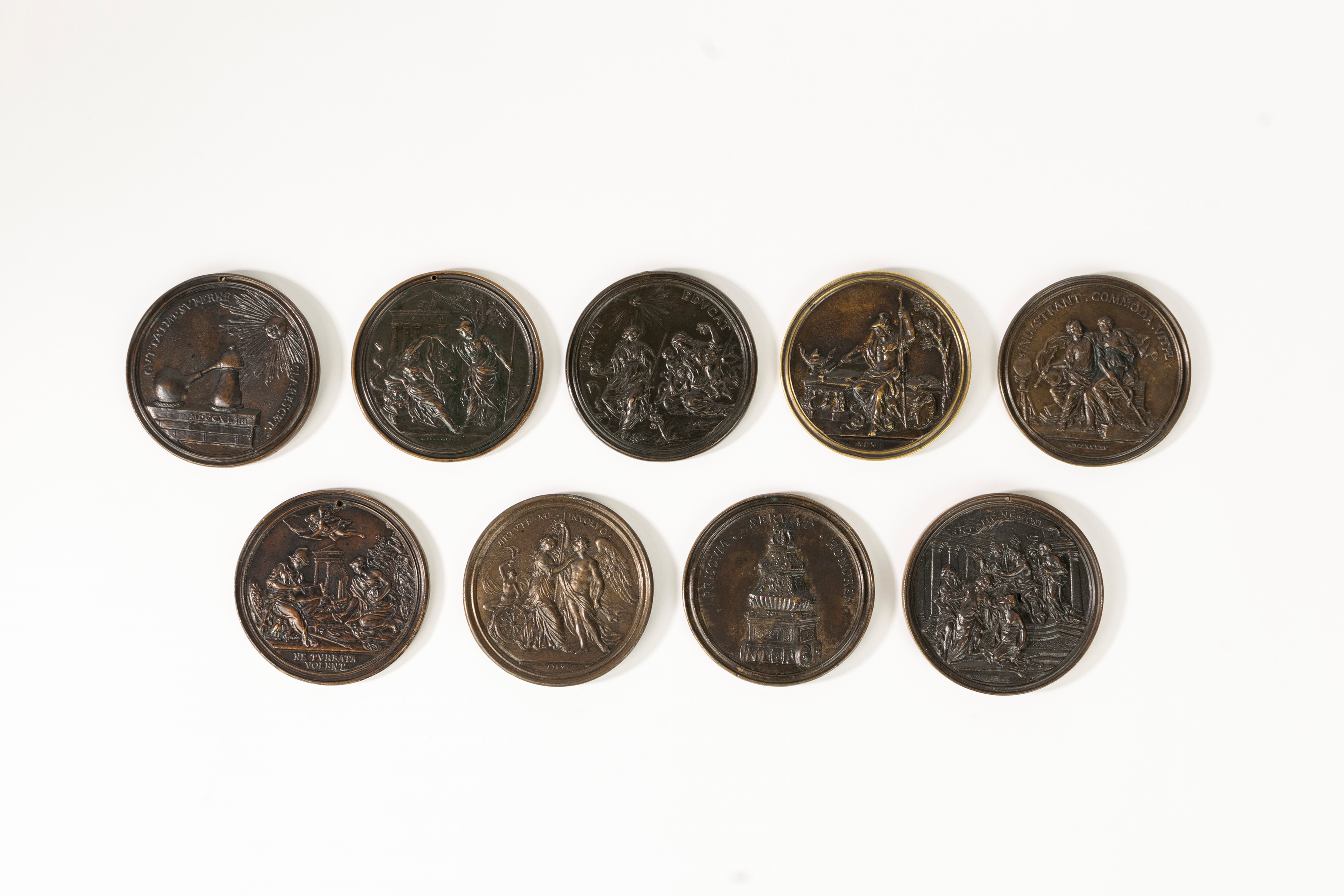 Lotto di nove medaglie commemorative in bronzo. Fine secolo XVII/metà secolo XVIII