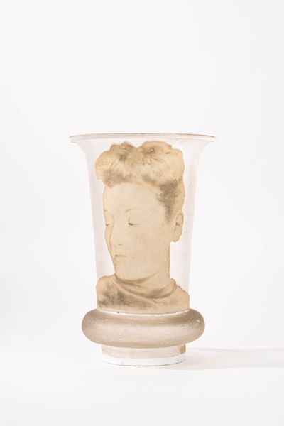 Vaso Decorato in Stile Jugendstil con Ritratto Femminile