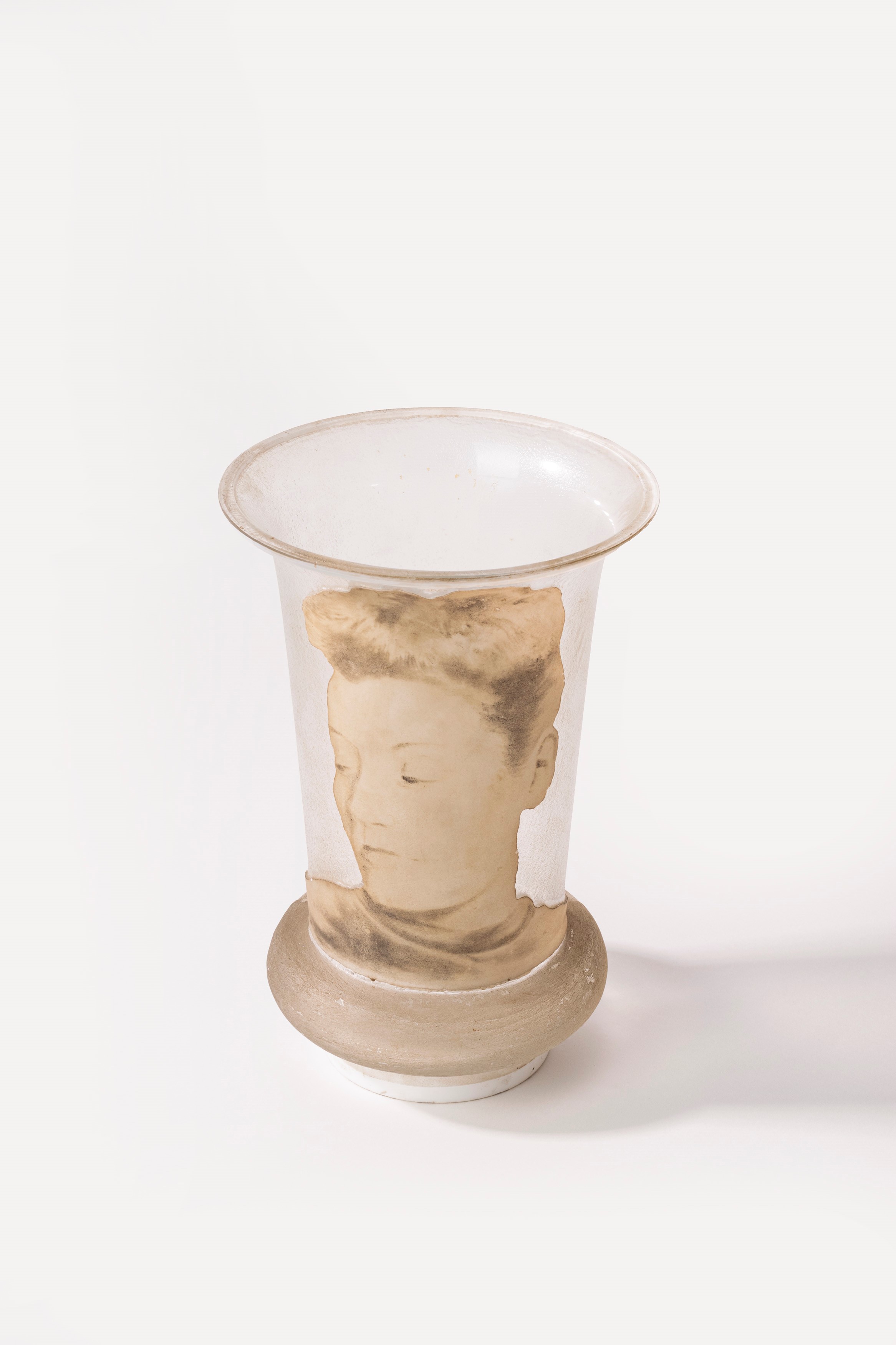 Vaso Decorato in Stile Jugendstil con Ritratto Femminile