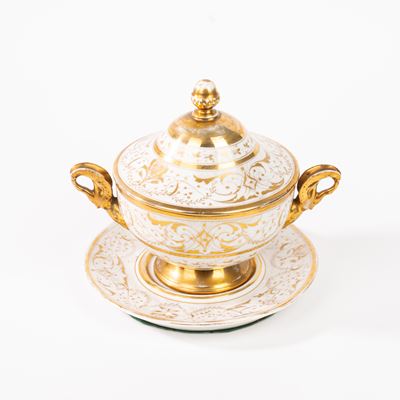 Tazza da Puerpera con Piatto, in Porcellana Bianca e Oro, Francia, Secolo XIX