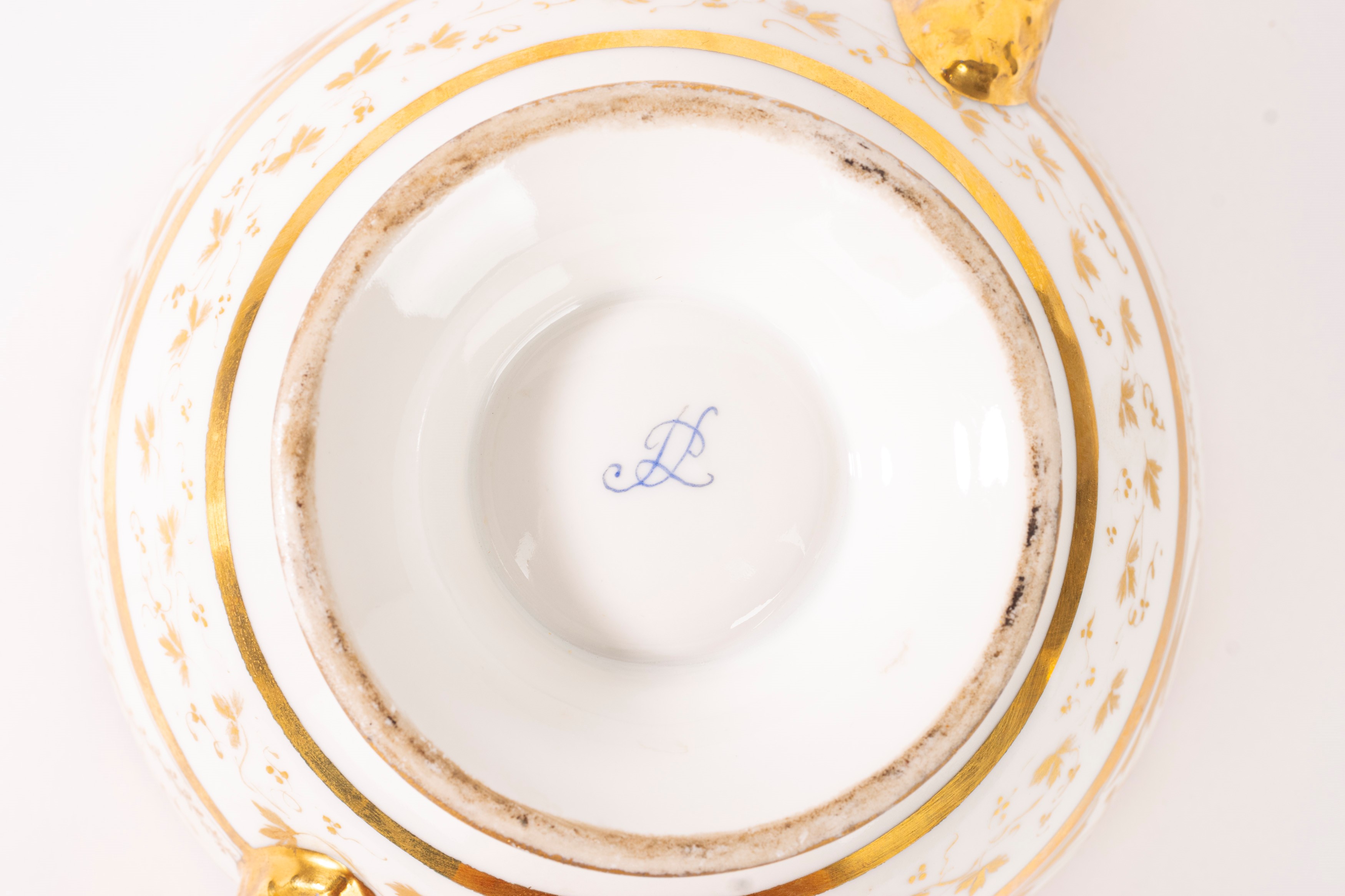 Tazza da Puerpera con Piatto, in Porcellana Bianca e Oro, Francia, Secolo XIX