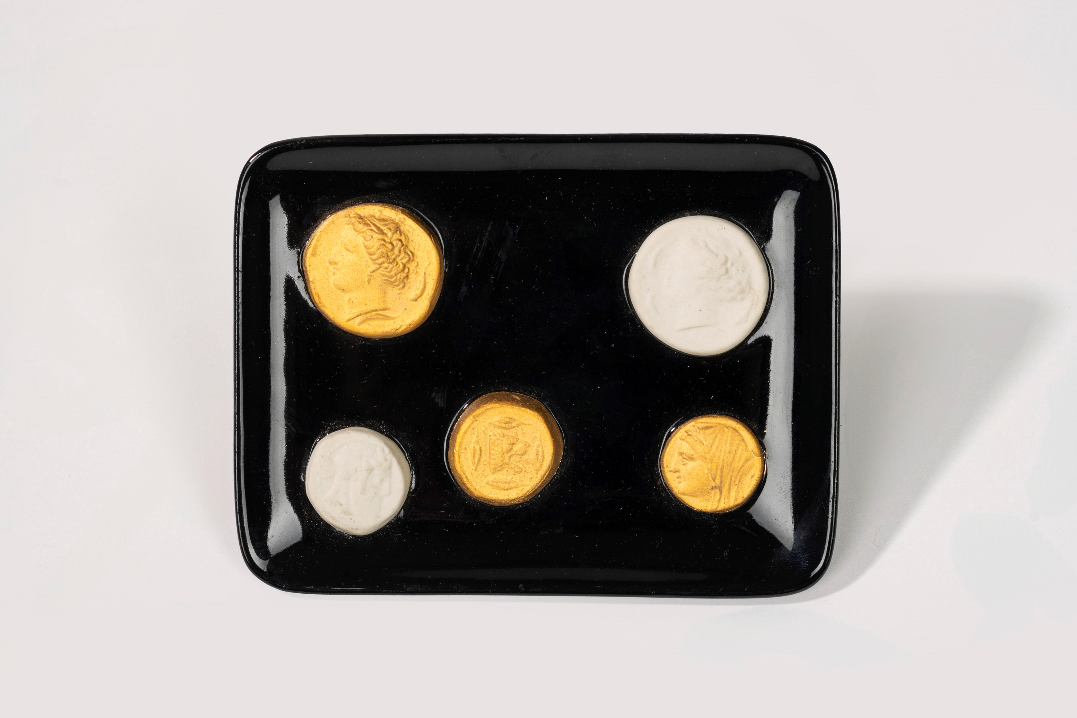 Posaceneri in rilievo