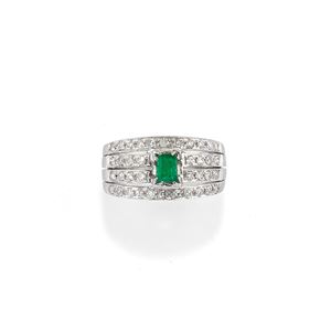 Anello con smeraldo