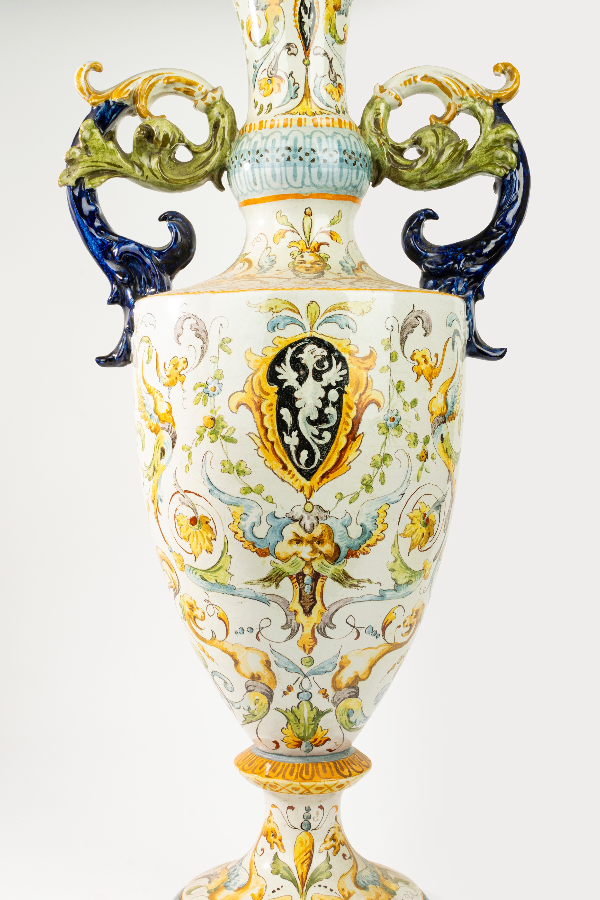 Vaso Biansato in Maiolica Policroma, Manifattura Mollica, Napoli, Fine Secolo XIX/inizio Secolo X...
