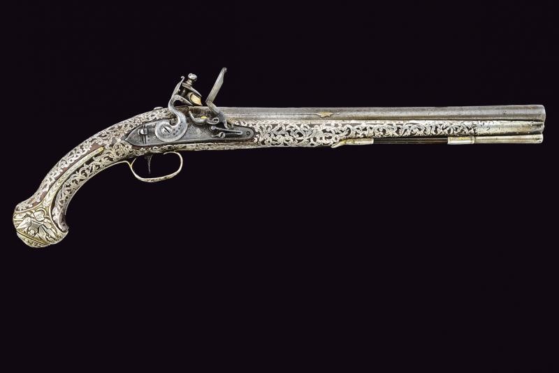 Bella pistola con fornimenti in argento