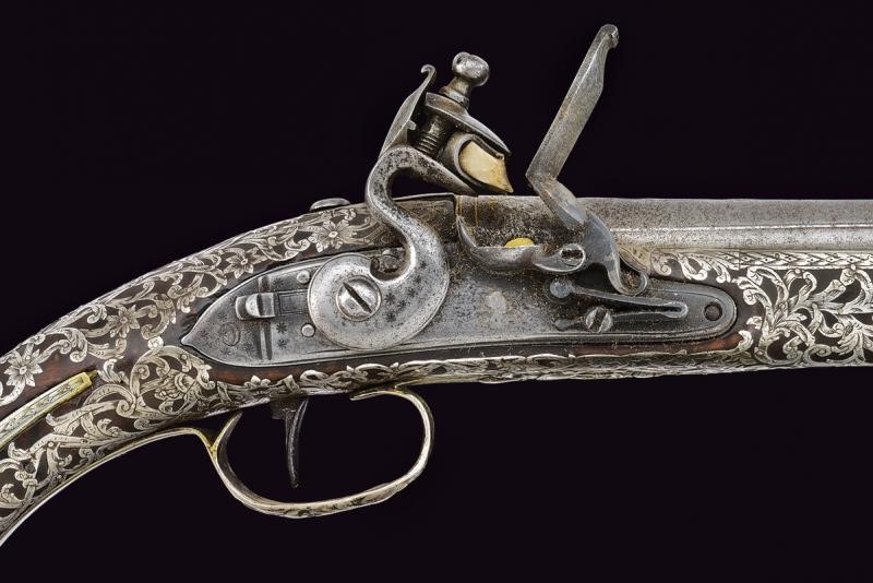 Bella pistola con fornimenti in argento