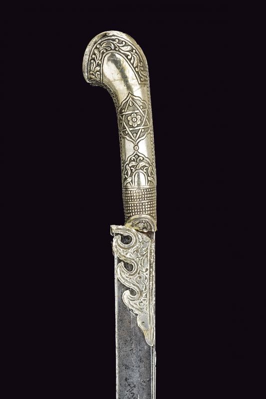 Yatagan con impugnatura in argento