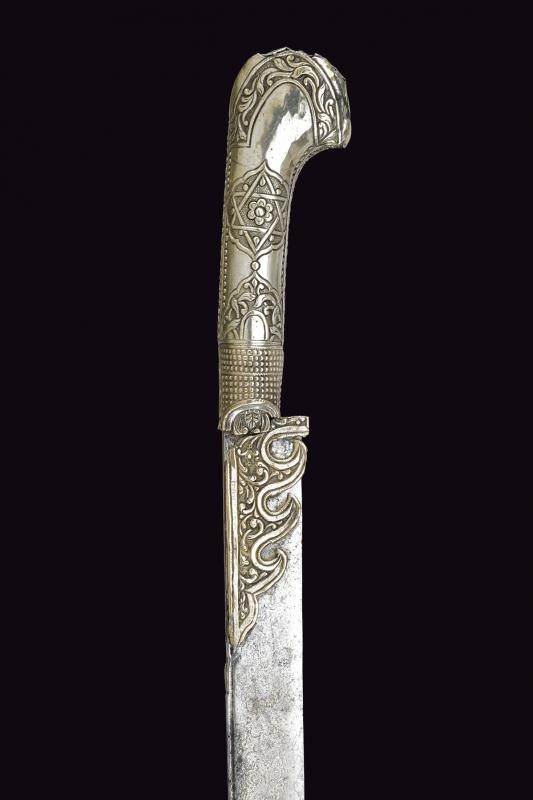 Yatagan con impugnatura in argento